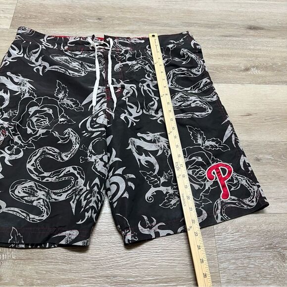 MLB Phillies Genuine Merchandise Board shorts mesh lining Grey Size XL - Picture 2 of 8